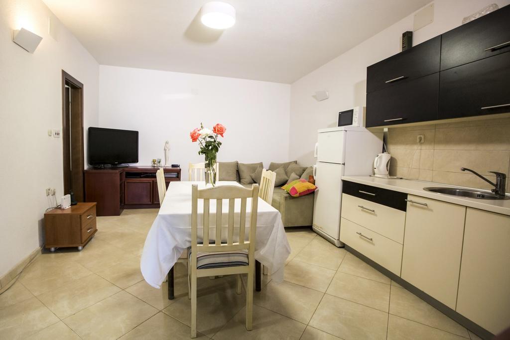 Apartments Bago Trogir Exteriör bild
